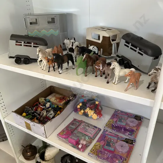 horses and floats, toys plus barbie