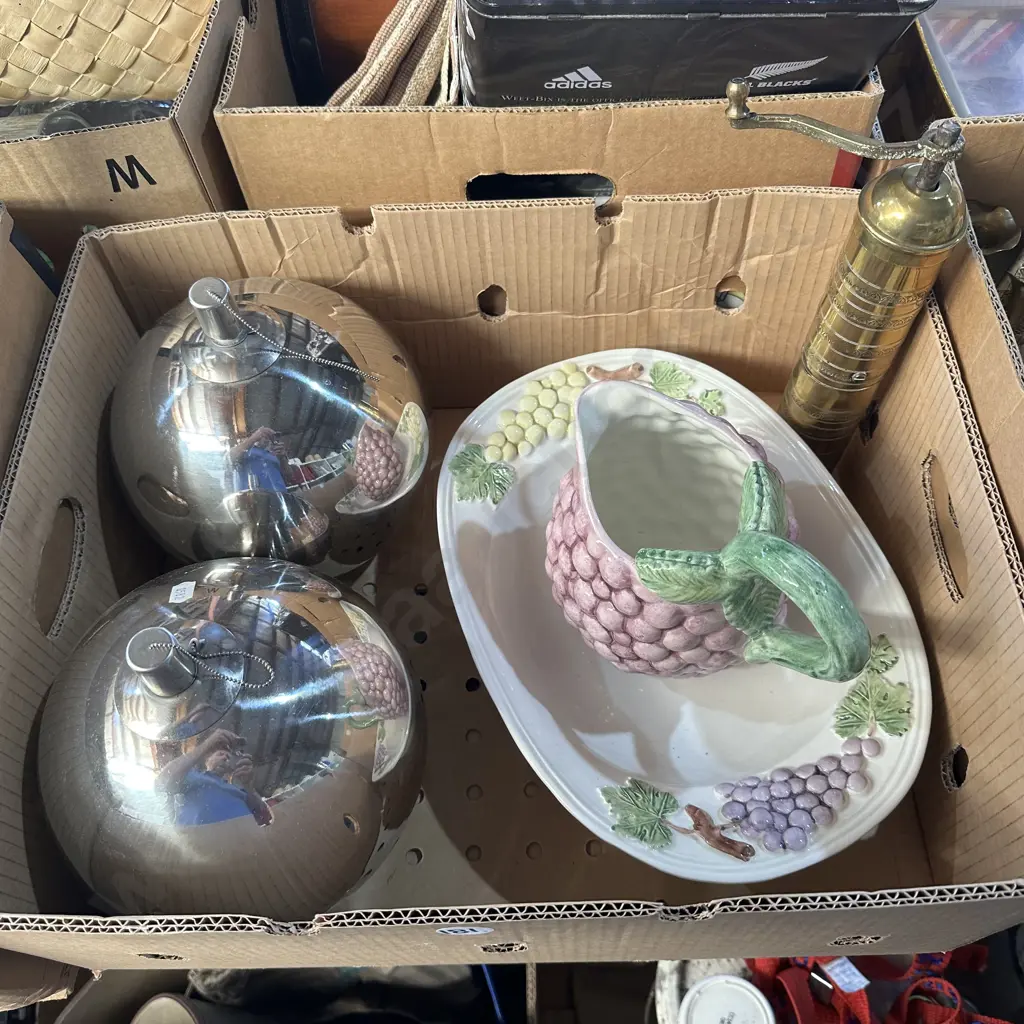 Pair of kerosene burners, jug and pan etc. Image 1++