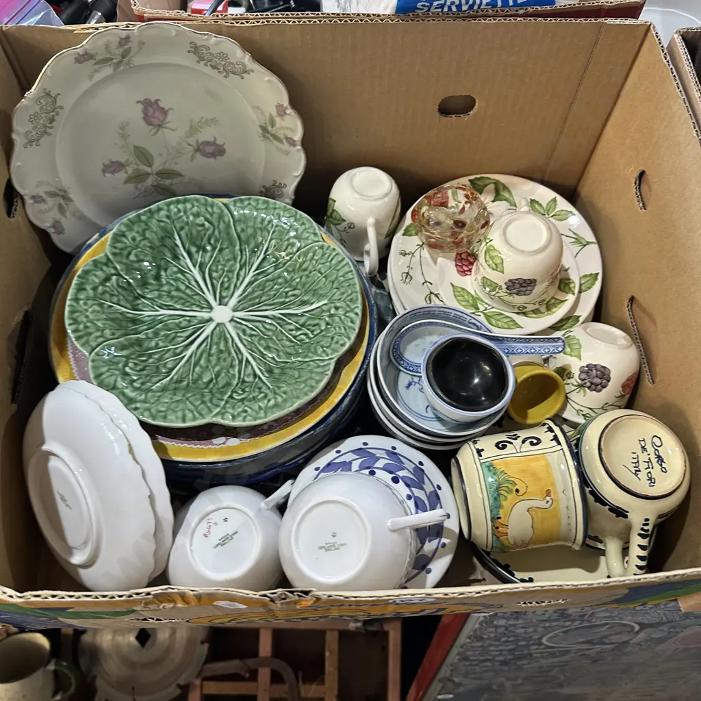Box of assorted china including Spode Copelands. Image 1++