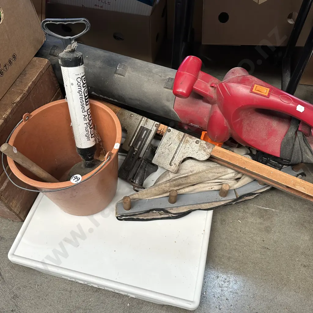 Blower vac, folding table, bucket and plungers etc. Image 1++