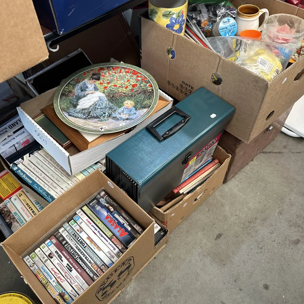 Large bay lot of assorted items. Image 1++