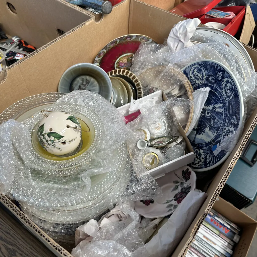 Collectable plates and Limoges etc. Image 1++