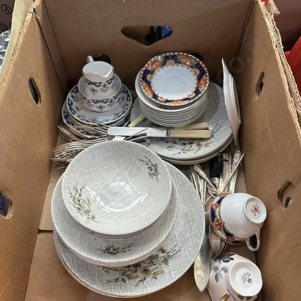 New Zealand and english china plus cutlery. Image 1++