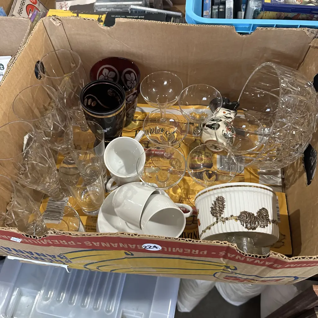 Glass and crystalware etc. Image 1++