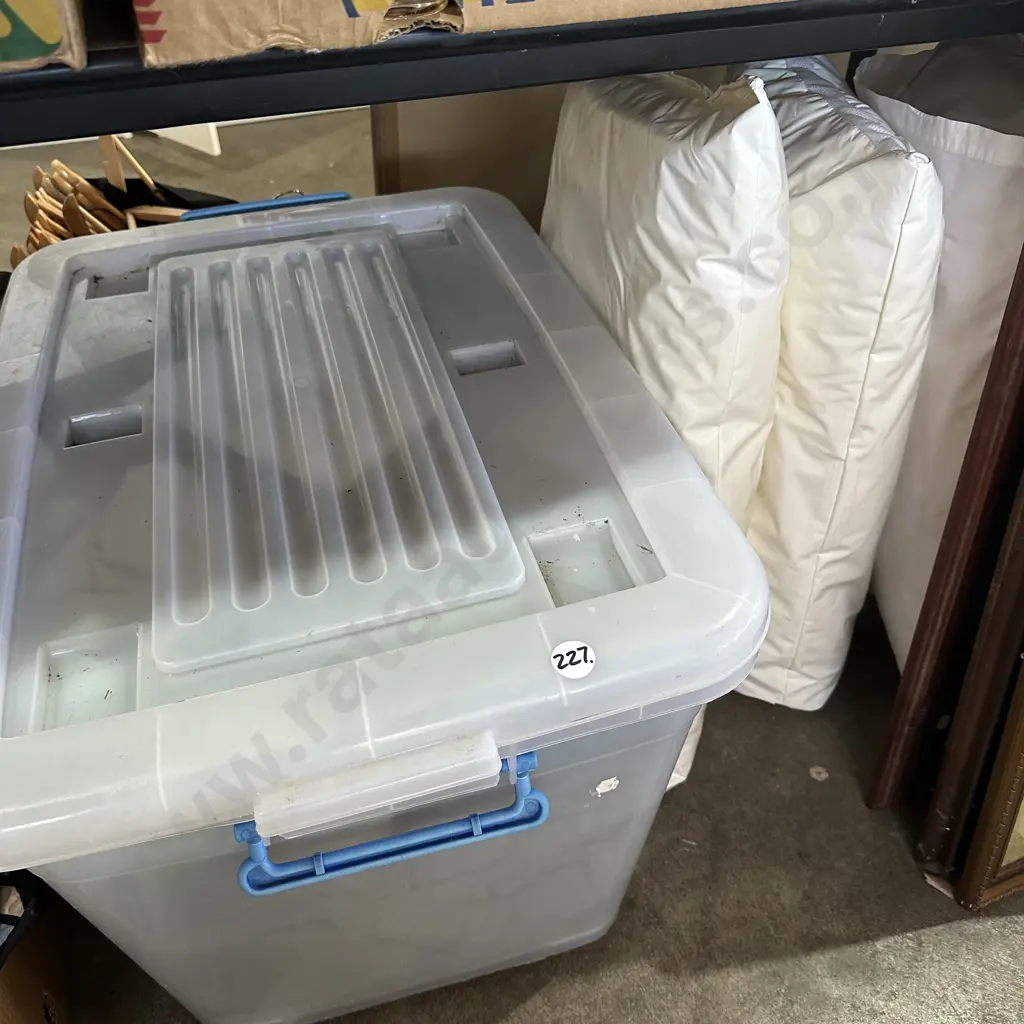 Lidded bin of single bedding. Image 1++