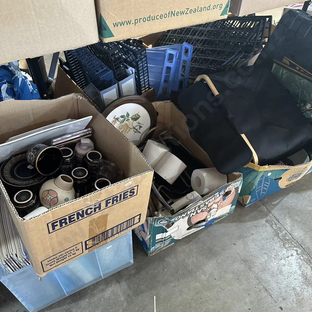 Bay lot of assorted items Image 1++