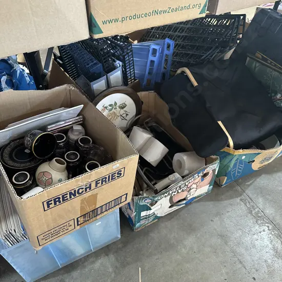 Bay lot of assorted items