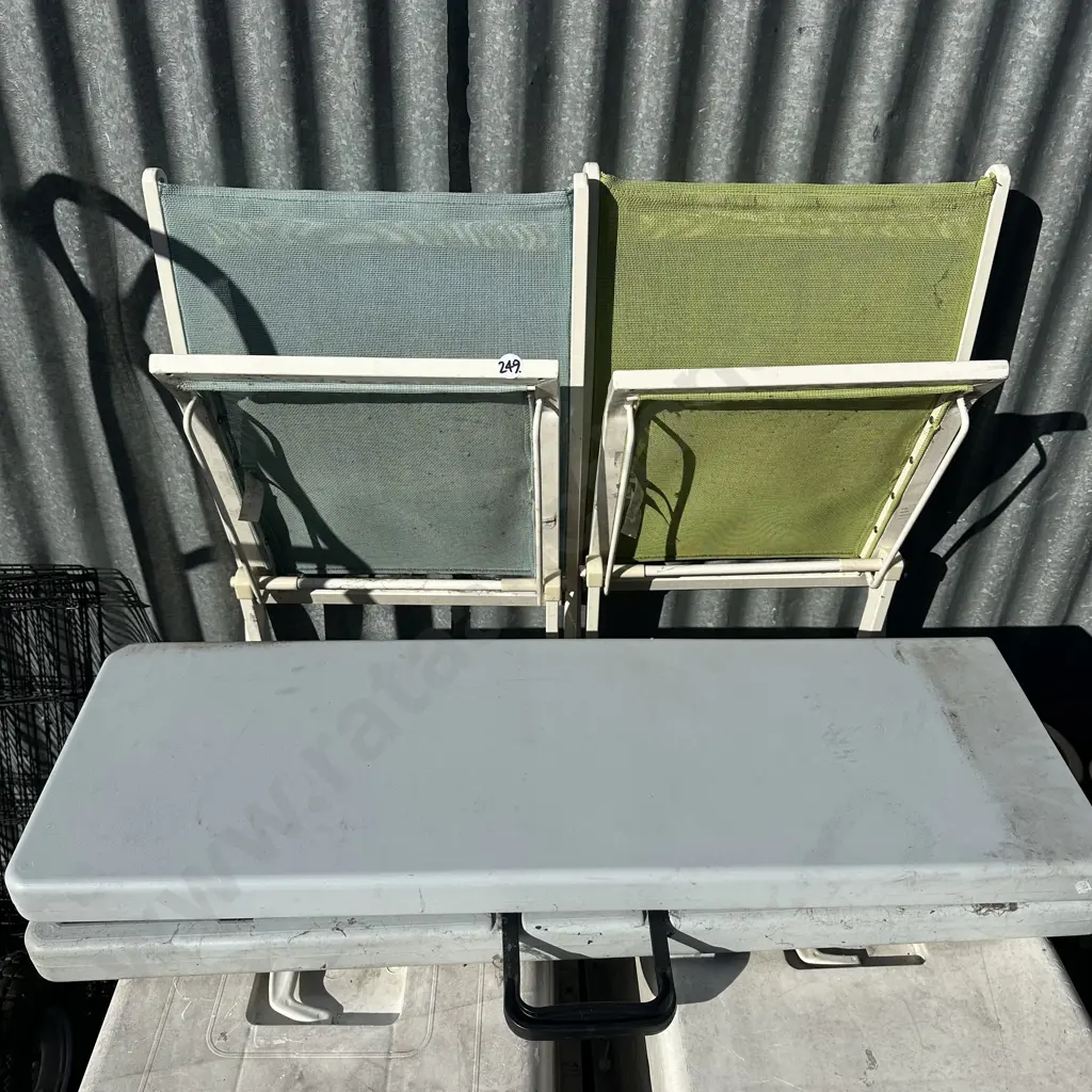 folding form seat and 2 chairs Image 1++