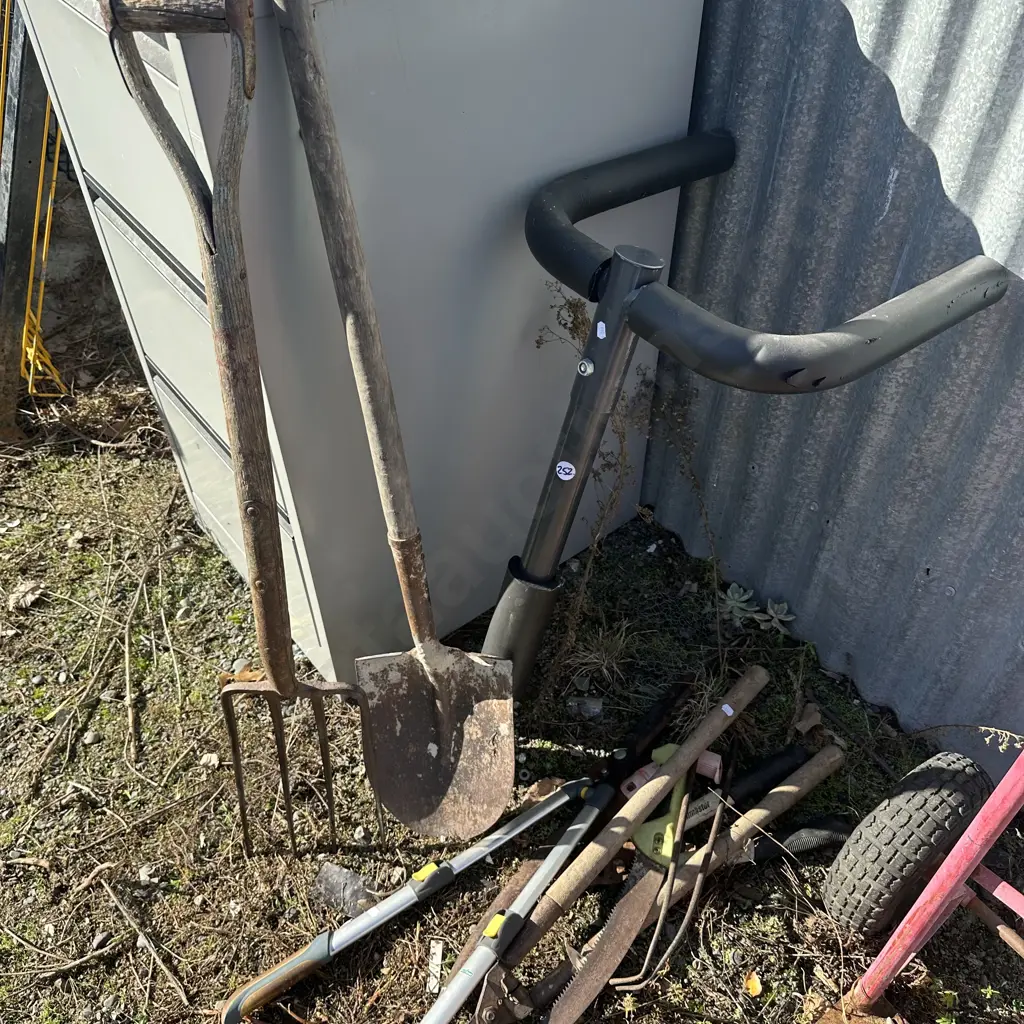 bike rack, tools Image 1++