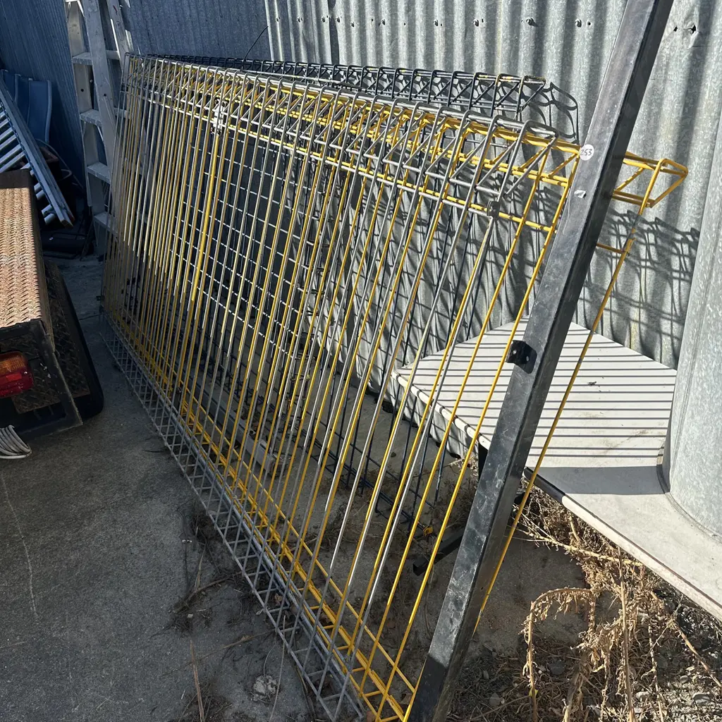 4 lengths pool fencing plus post Image 1++