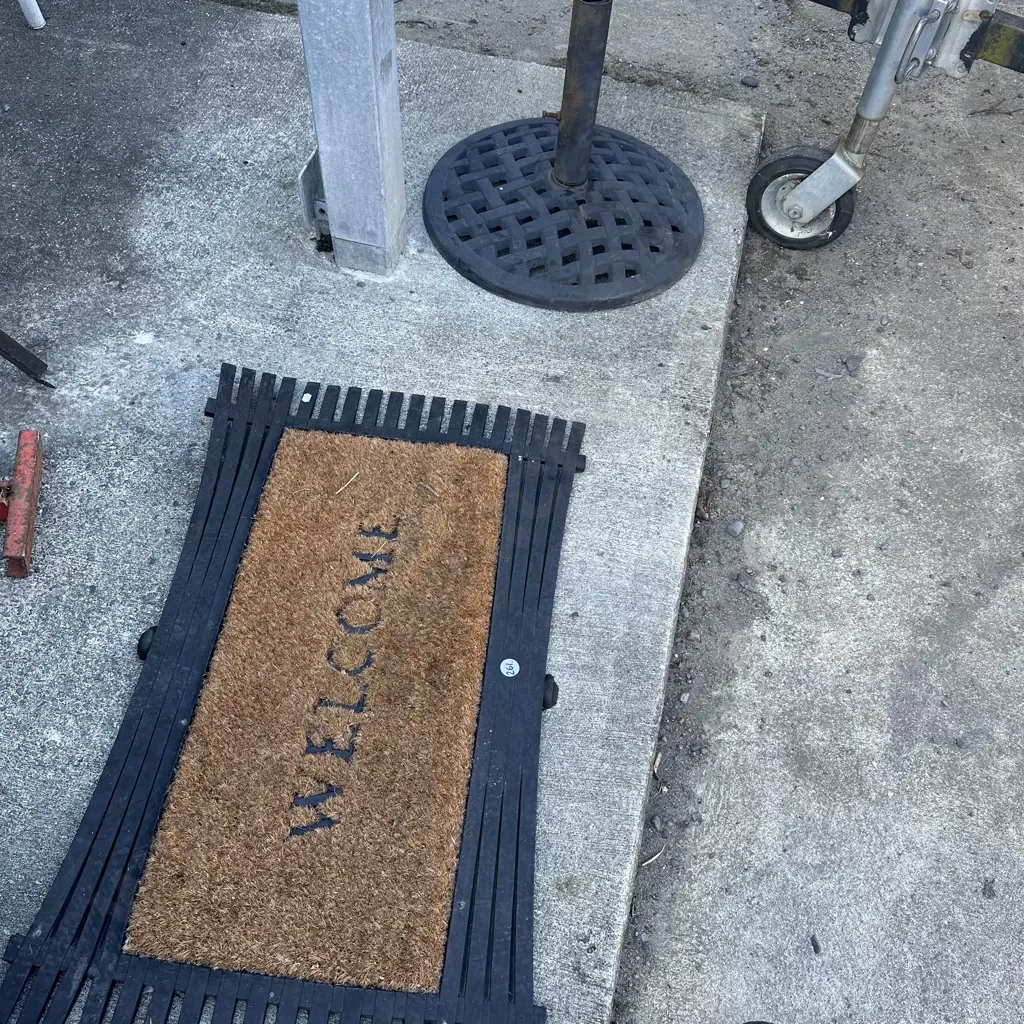 mat and umbrella stand Image 1++