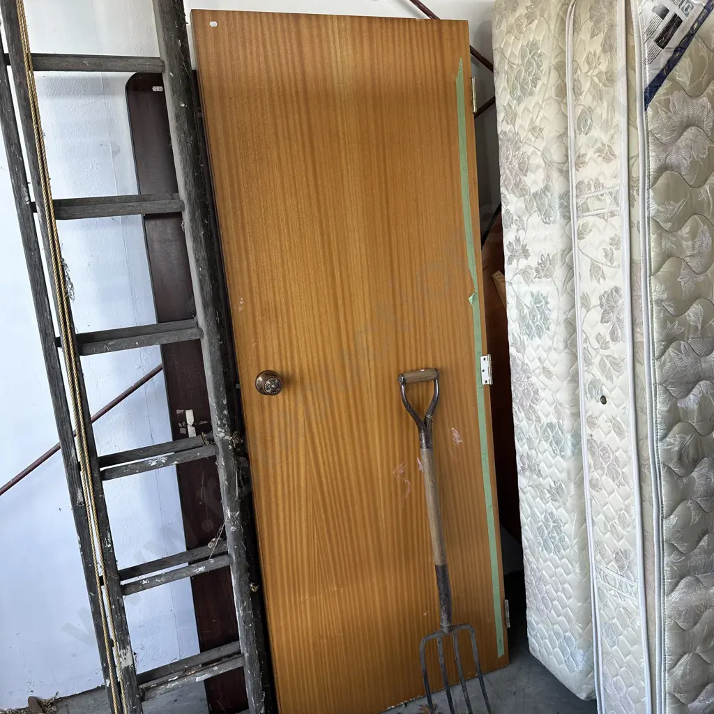 internal door Image 1++