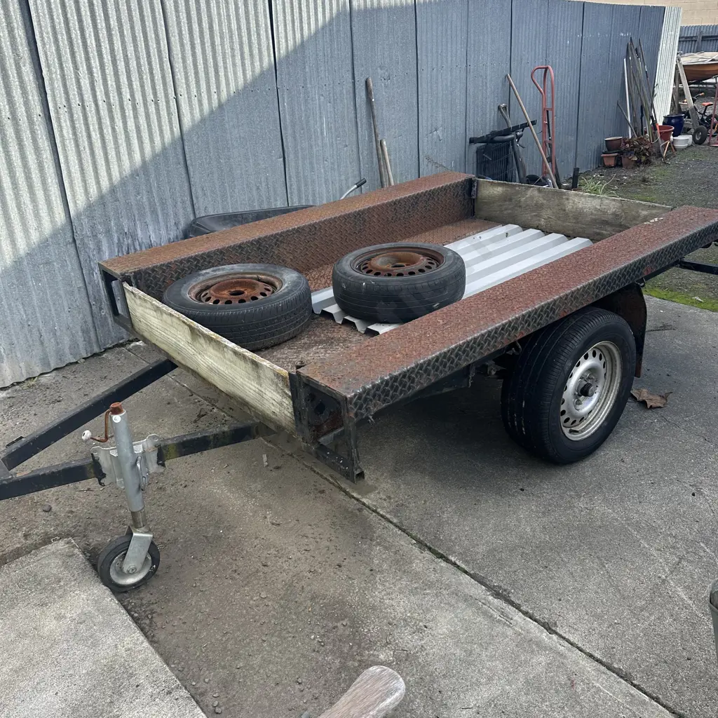 Single axle trailer with jockey wheel plus 2 spare wheels 1800W including sides 2300L Image 1++