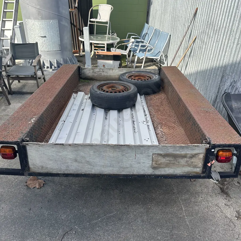 Single axle trailer with jockey wheel plus 2 spare wheels 1800W including sides 2300L Image 1++