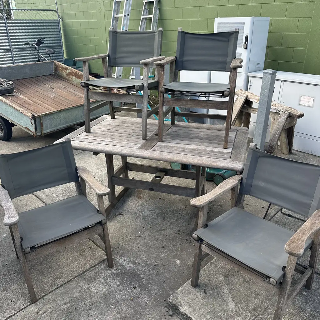 Icarus solid Teak outdoor table and chairs Image 1++