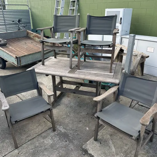 Icarus solid Teak outdoor table and chairs