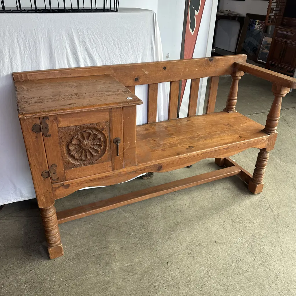 carved hall seat Image 1++