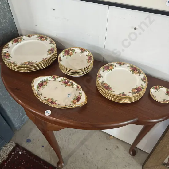 "Old country roses"  21pc dinner service - good condition