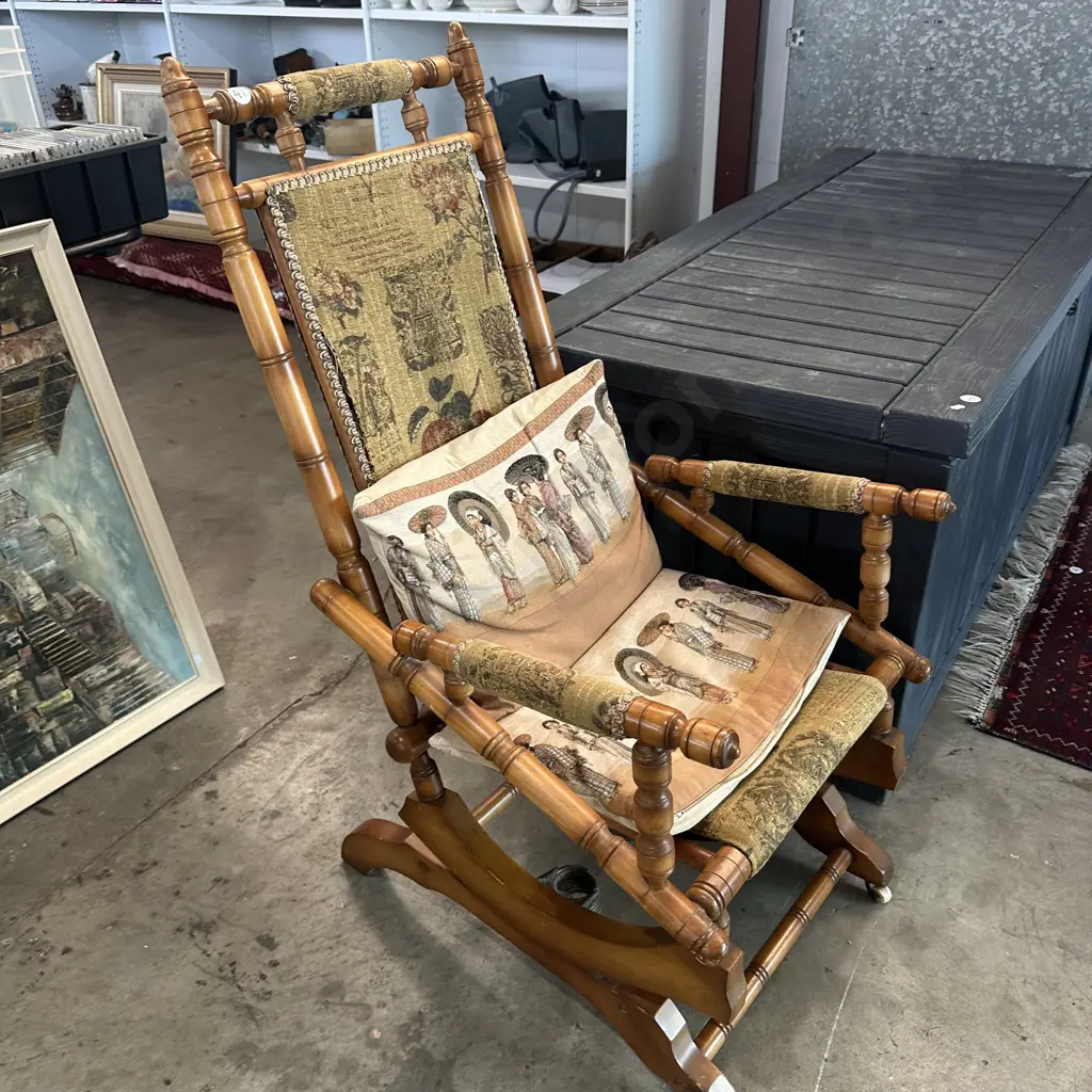 vintage rocking chair Image 1++