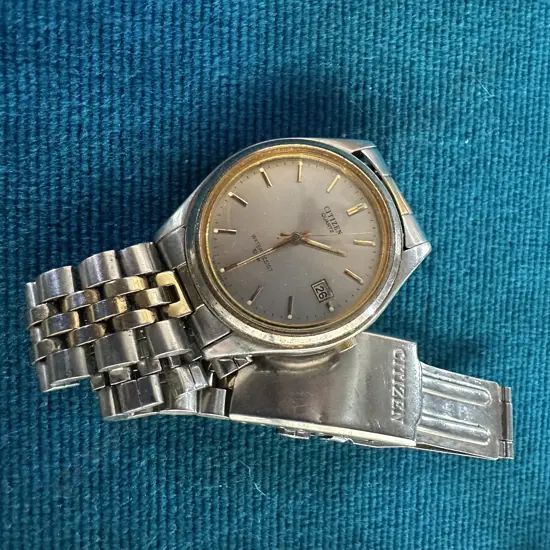 Citizen gents watch stamped with serial number