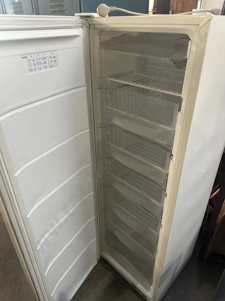 Vertical freezer Image 1++