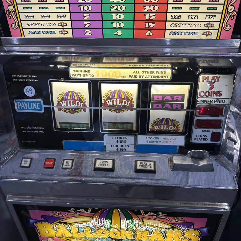 One armed bandit slot machine Image 1++