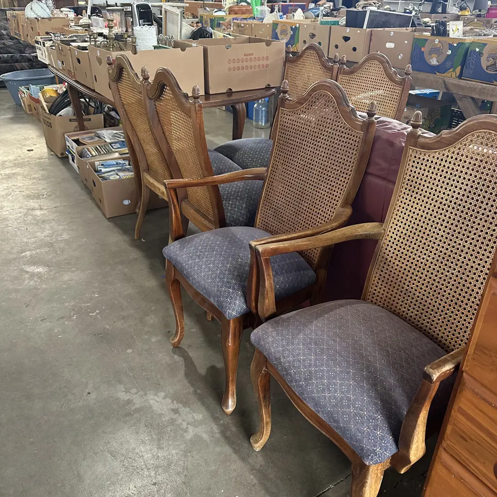 Dining table and 6 chairs inc carvers Image 1++