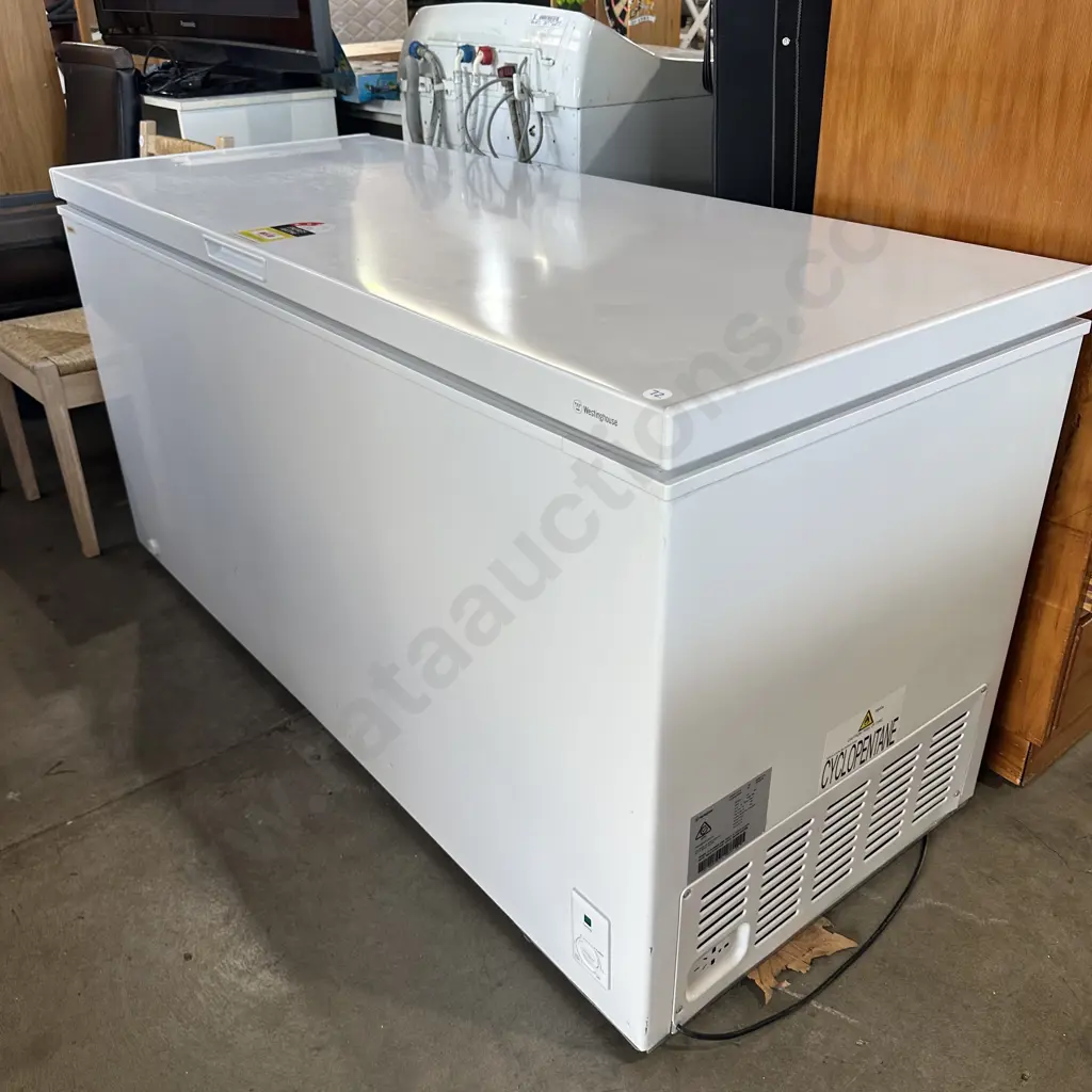 Large 500l chest freezer by Westinghouse Image 1++