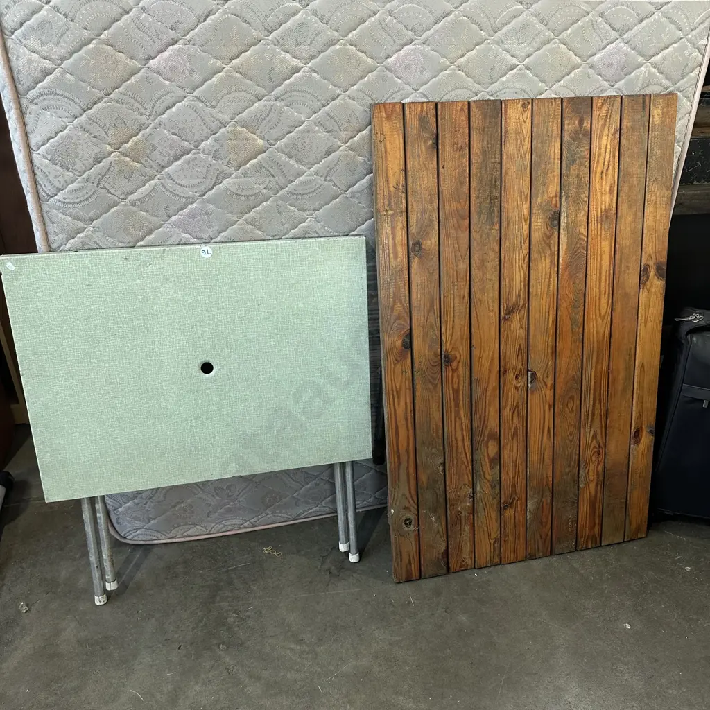 2 folding camp tables Image 1++