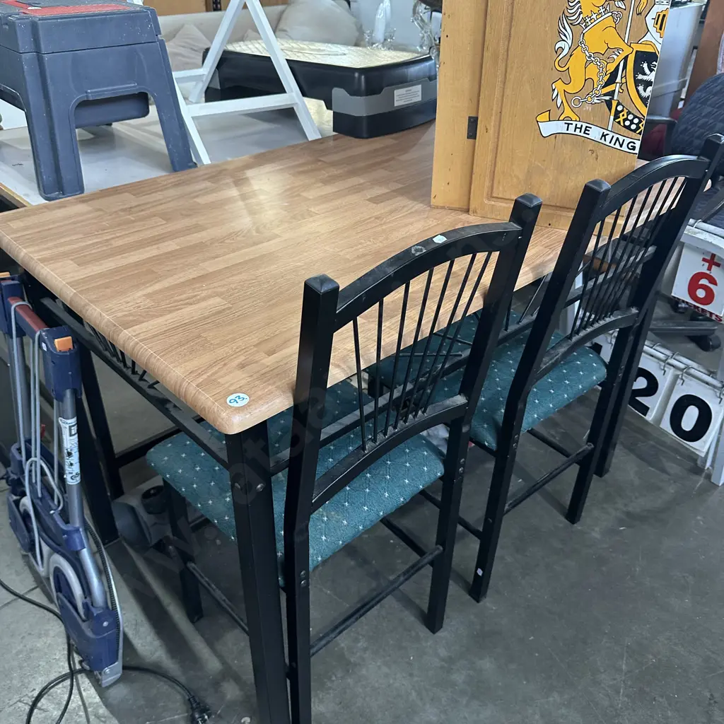 table and 2 chairs Image 1++