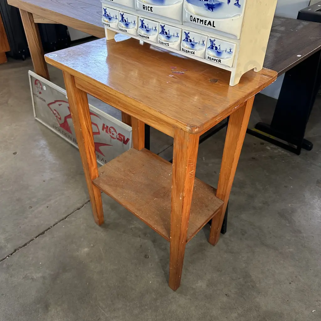 Rimu side table Image 1++