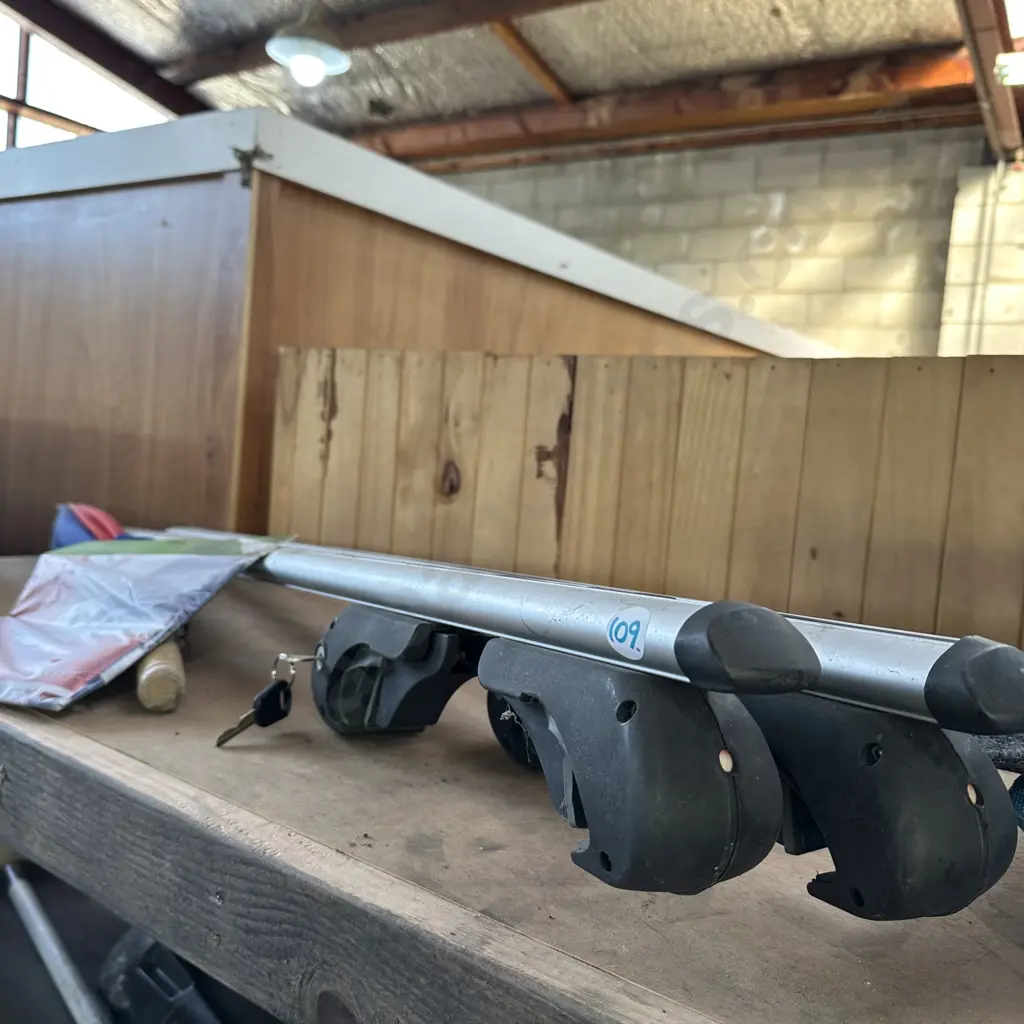 lockable roof racks, flag etc Image 1++