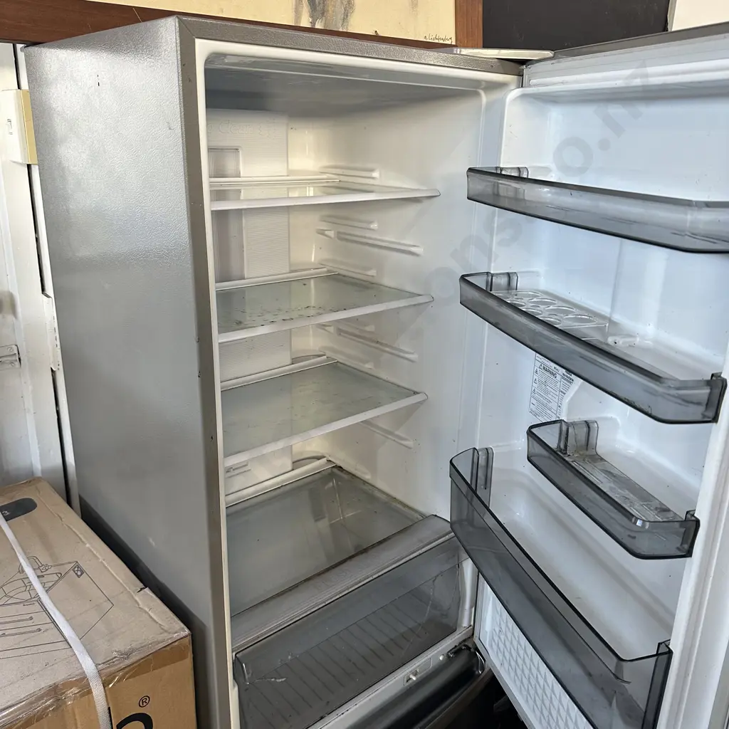 Panasonic fridge freezer (needs good clean) Image 1++