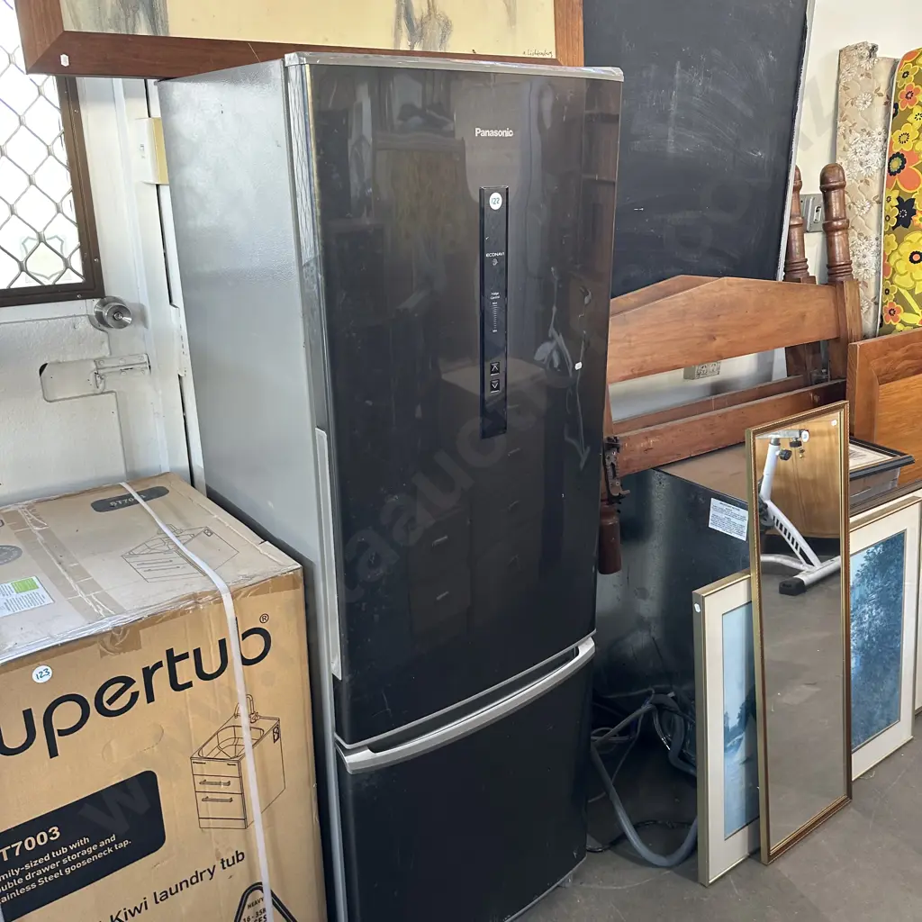 Panasonic fridge freezer (needs good clean) Image 1++