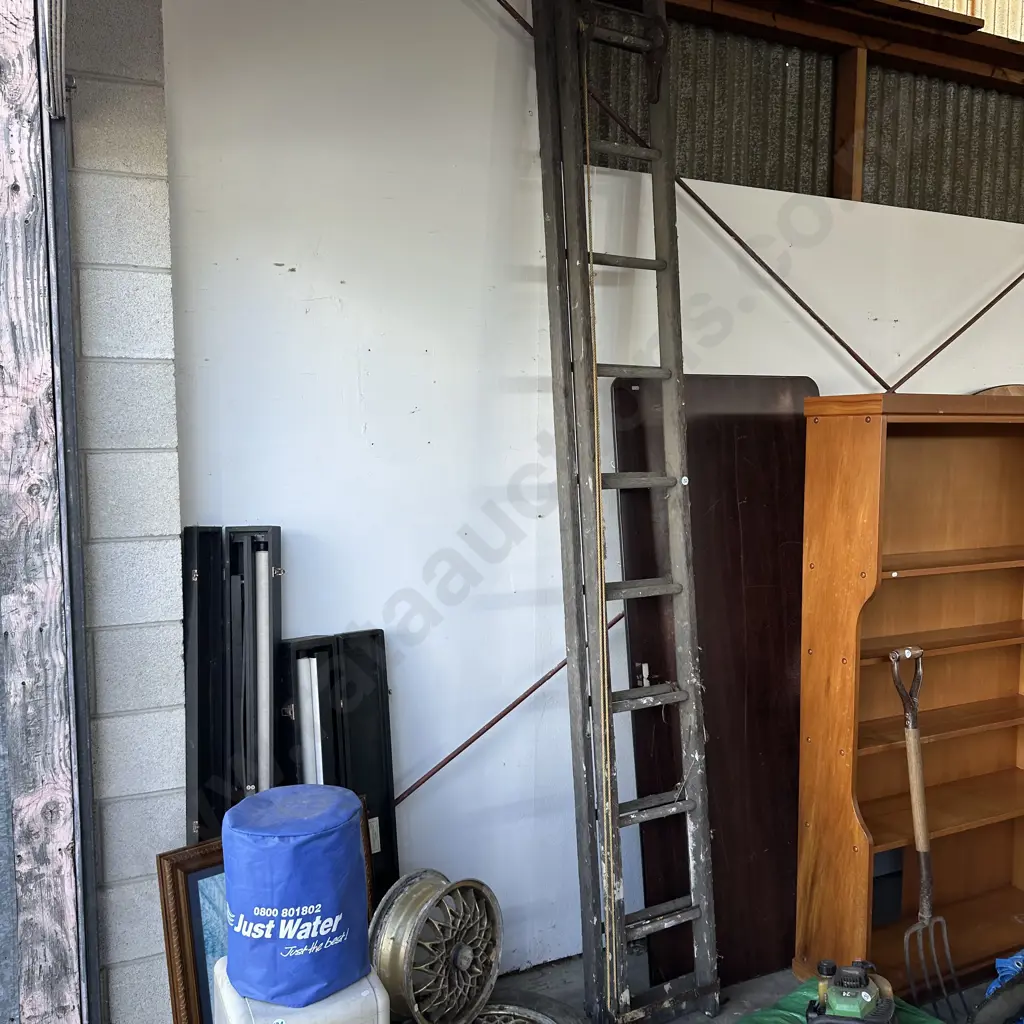 Linesmans wooden ladder Image 1++