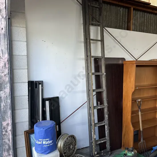 Linesmans wooden ladder