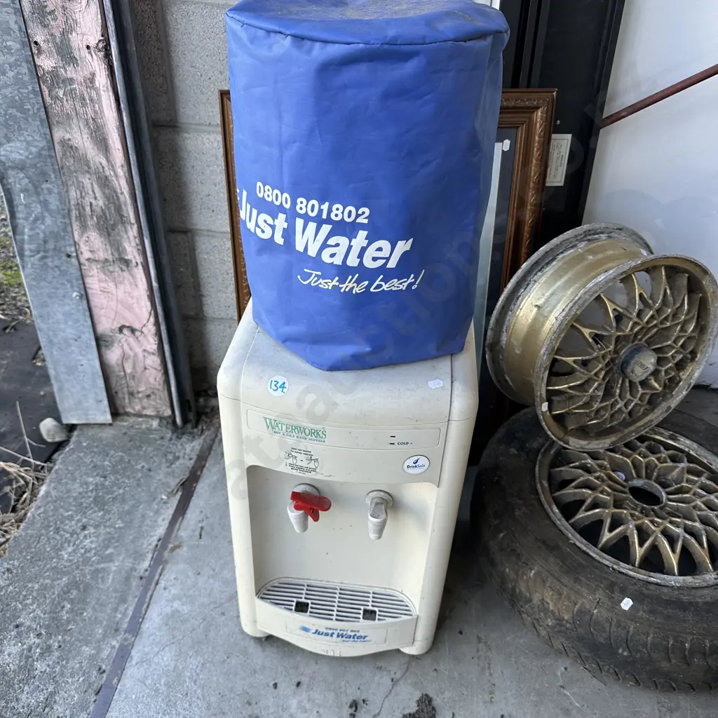 water dispenser Image 1++