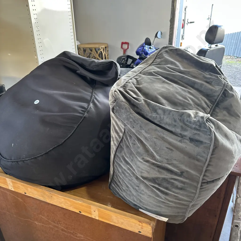 2 x bean bags Image 1++