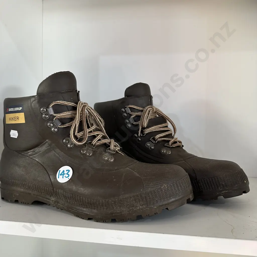 Skellerup Hiker boots size 11 excellent condition Image 1++