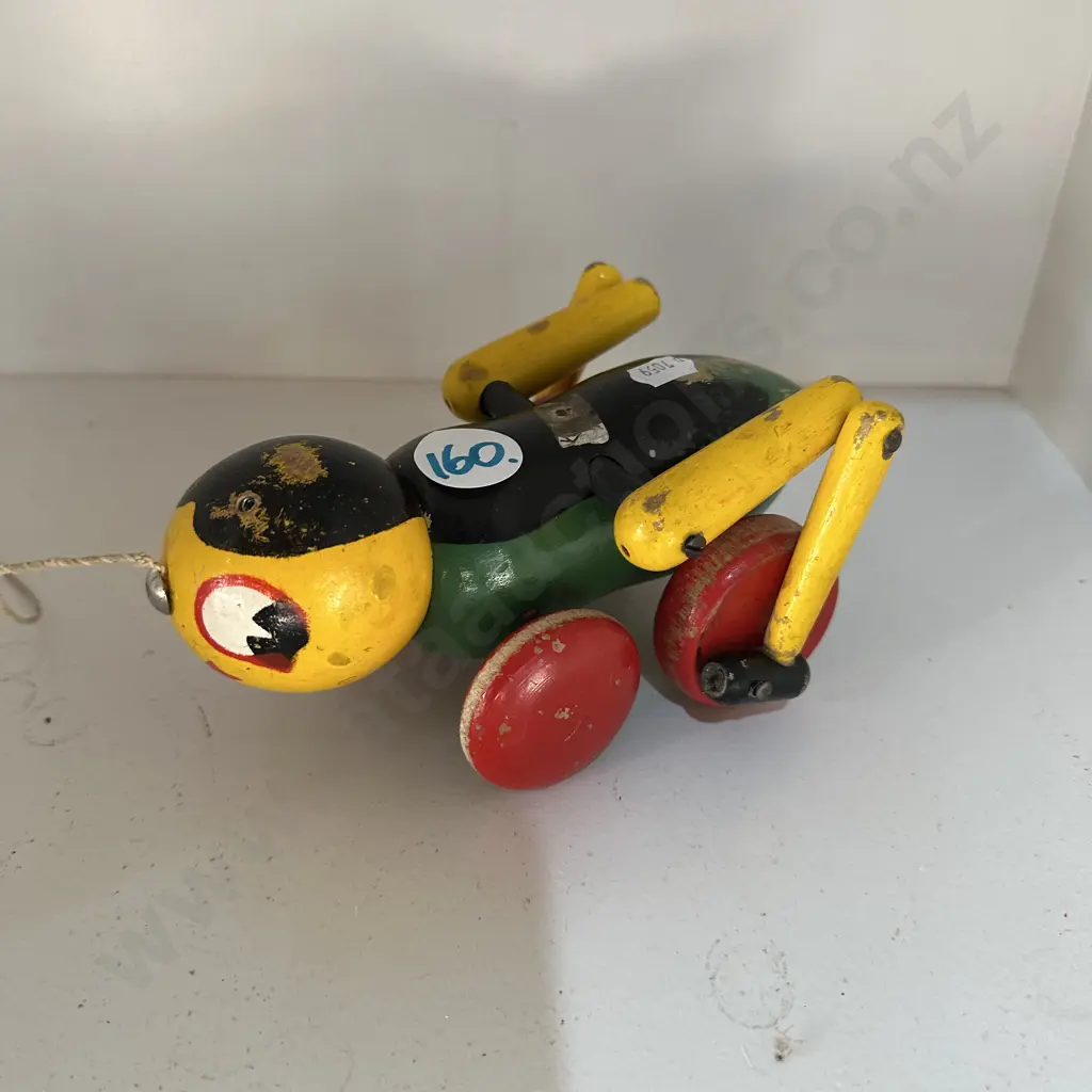 Pull along toy. Image 1++