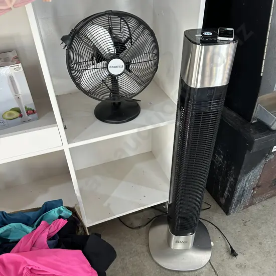 Tower fan and remote plus 30cm desk fan good codition.