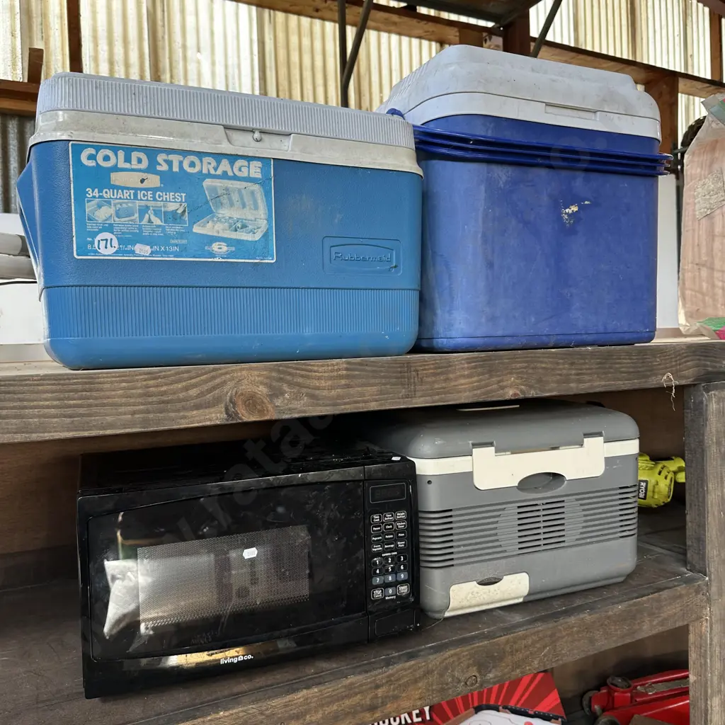 Two chilly bins - need a clean. Image 1++