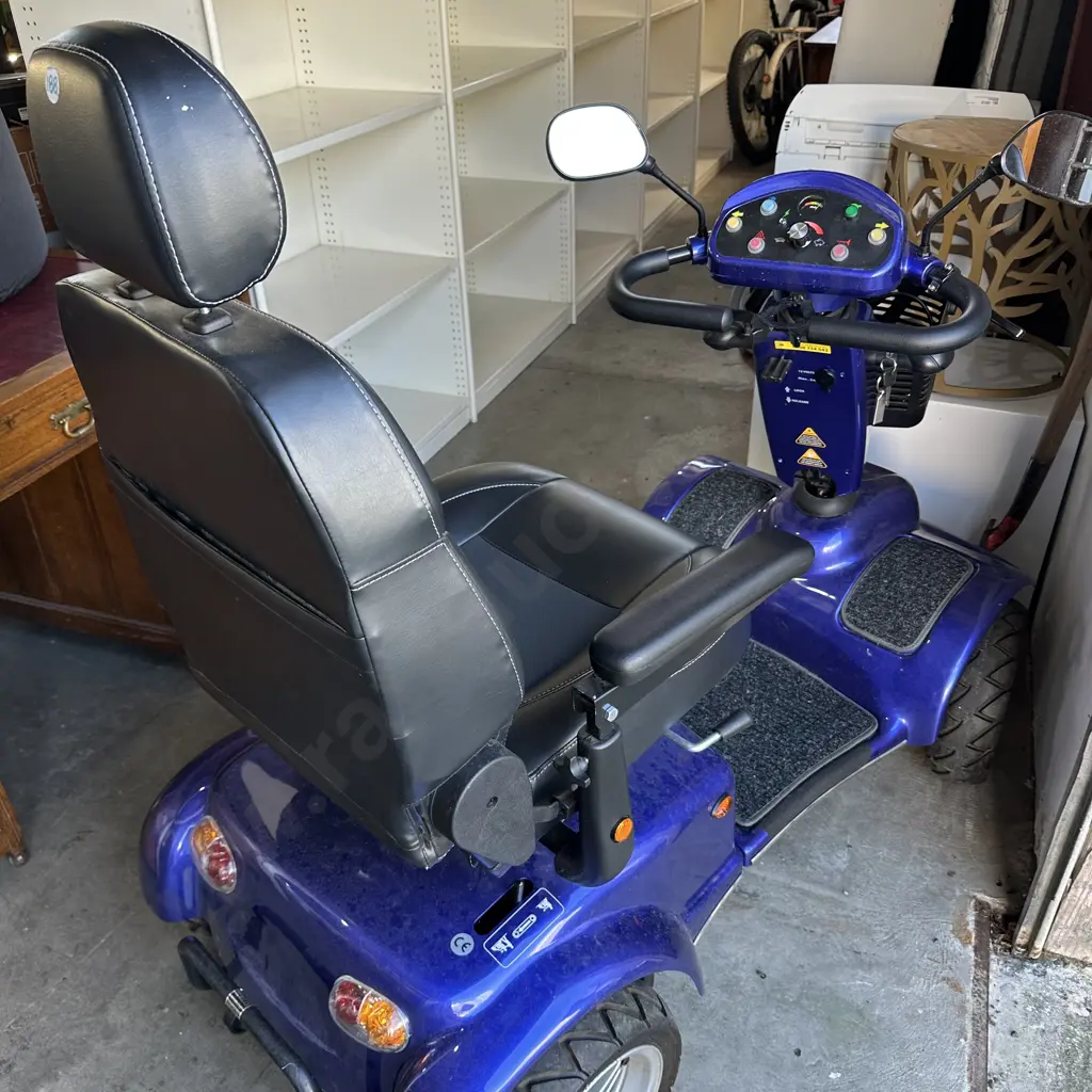 Mobility scooter nearly new cost $7500. Image 1++