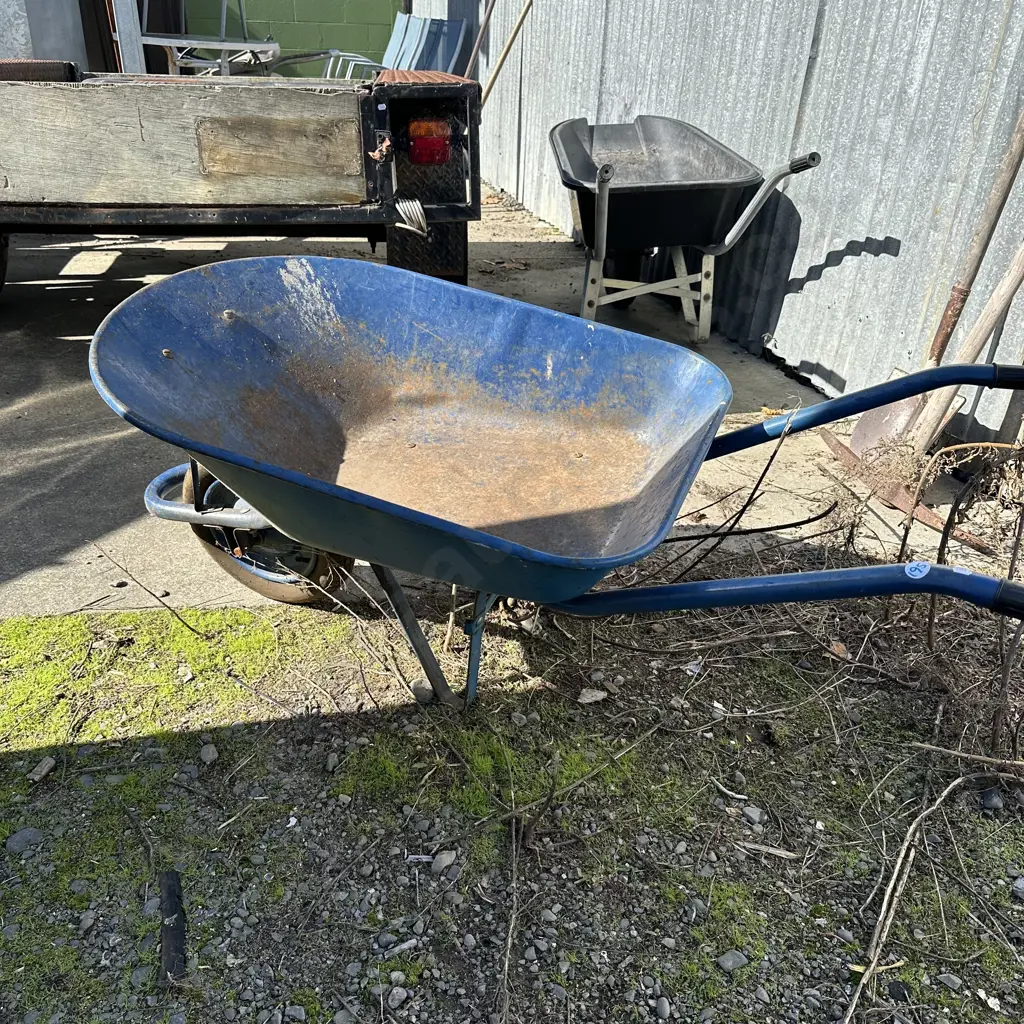 Garden barrow. Image 1++