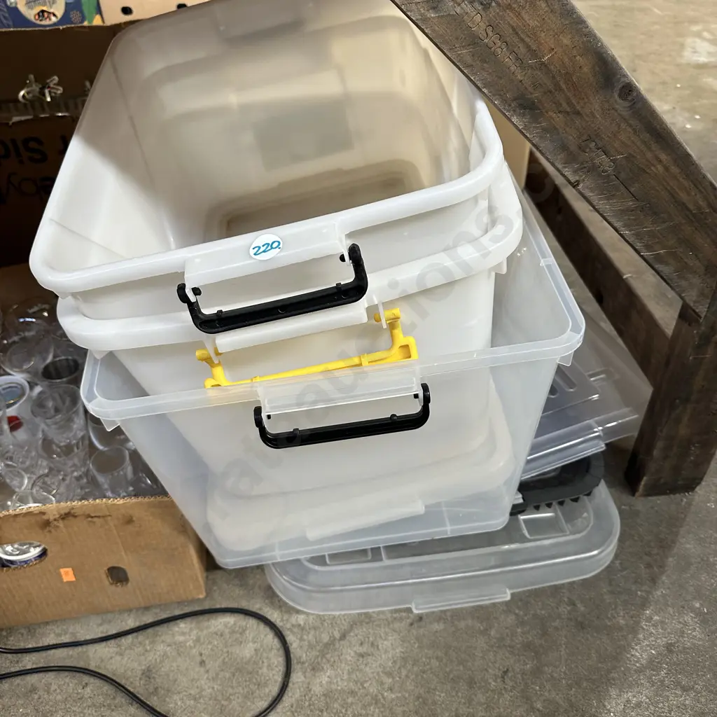 Three plastic bins plus assorted lids. Image 1++
