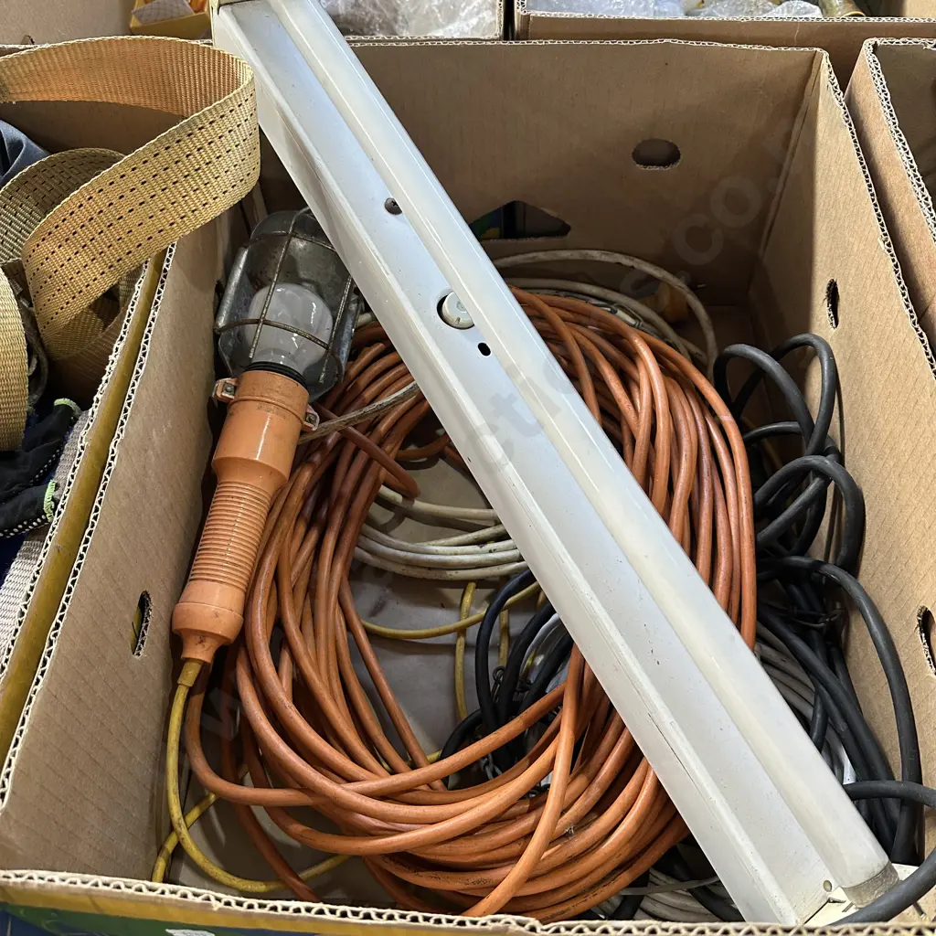 Extension leads work light and 600mm fluorescent light. Image 1++