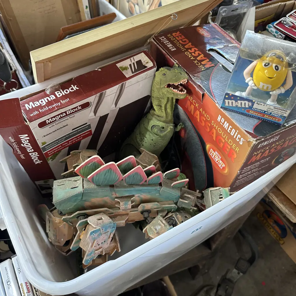 Magnetic knife holder, massager and toys. Image 1++