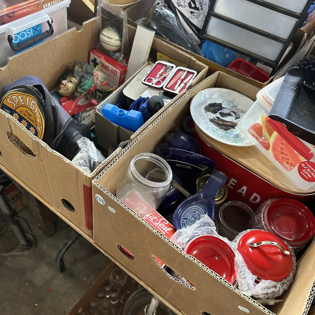 Two boxes assorted items. Image 1++