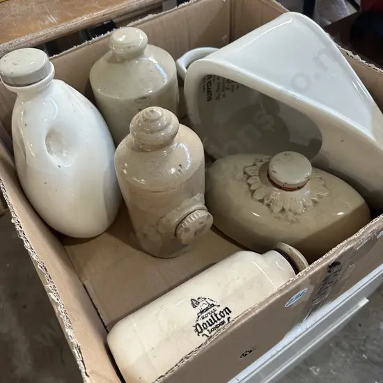 Box of stoneware.