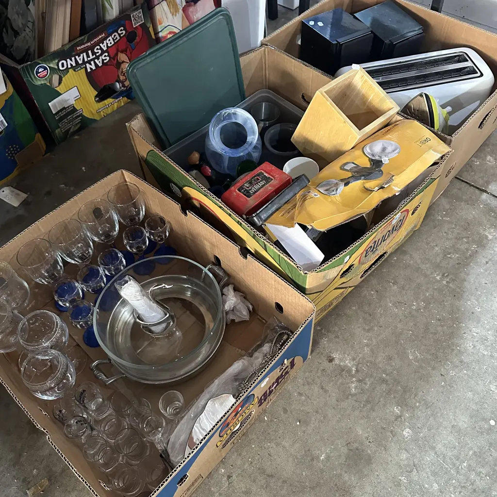 Bay lot three boxes assorted. Image 1++